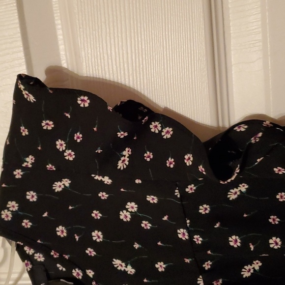 Forever 21 Black Floral Ruffled Sleeve Top Size Small - Picture 4 of 8